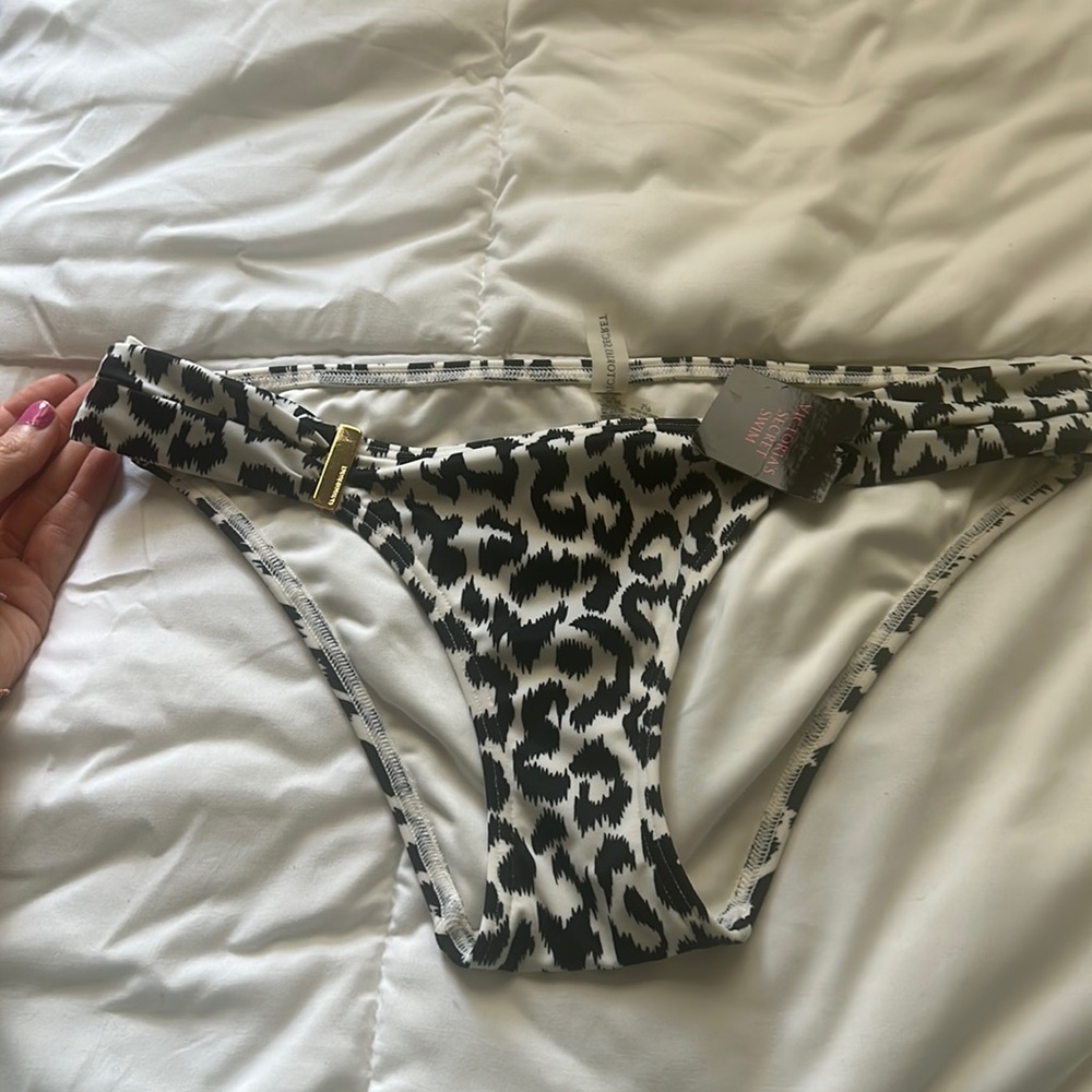 NWT Victoria secret bikini bottom.